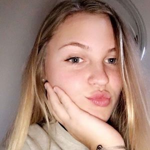 Meet your Posher, Sydni